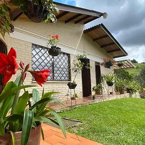 Villa Hermosa Villajovi Con Piscina Privada, Cali